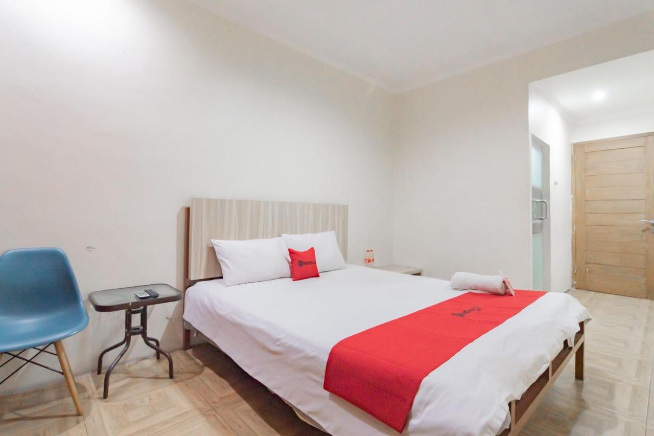 Отель Reddoorz Syariah At Cigadung Raya Street Бандунг Экстерьер фото