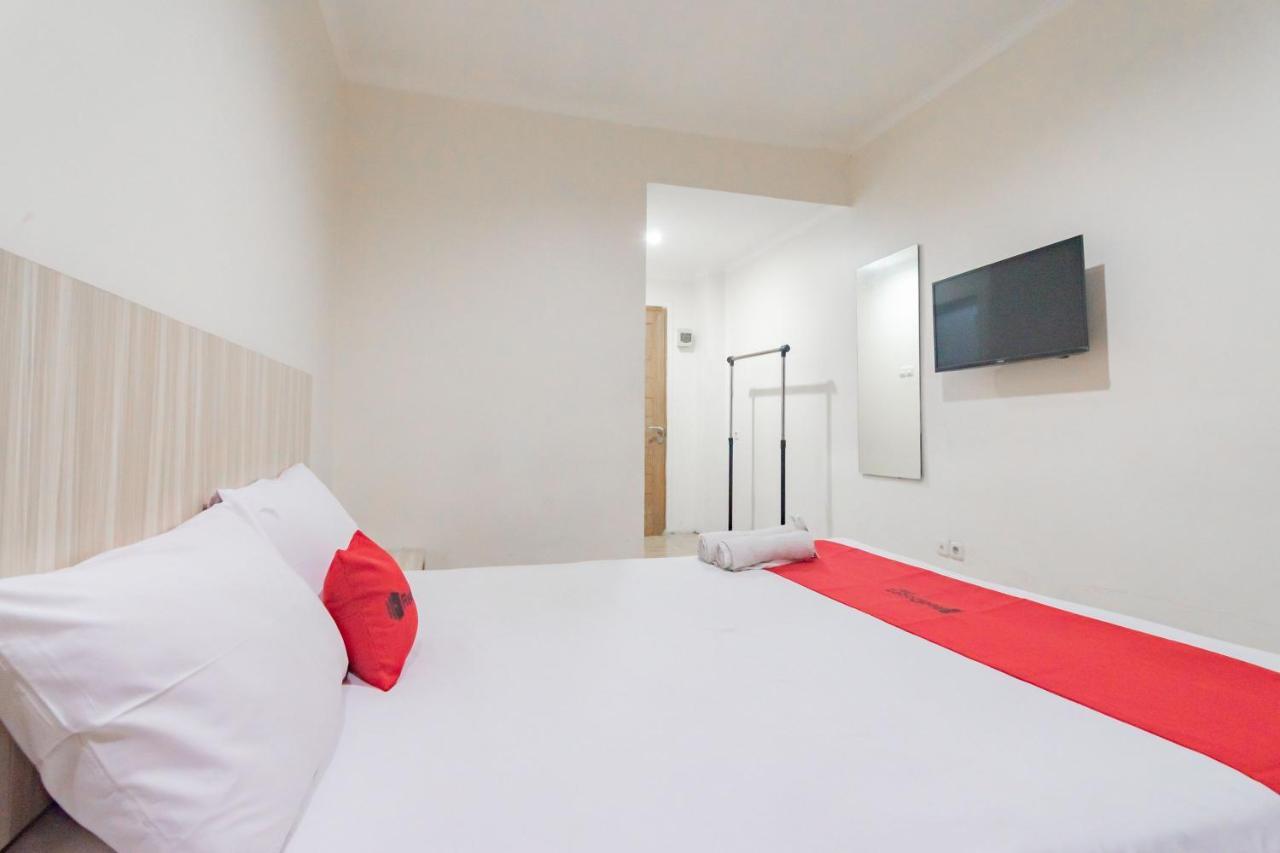 Отель Reddoorz Syariah At Cigadung Raya Street Бандунг Экстерьер фото