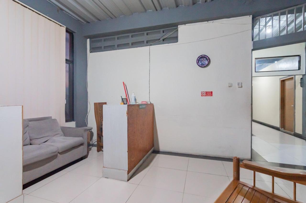 Отель Reddoorz Syariah At Cigadung Raya Street Бандунг Экстерьер фото